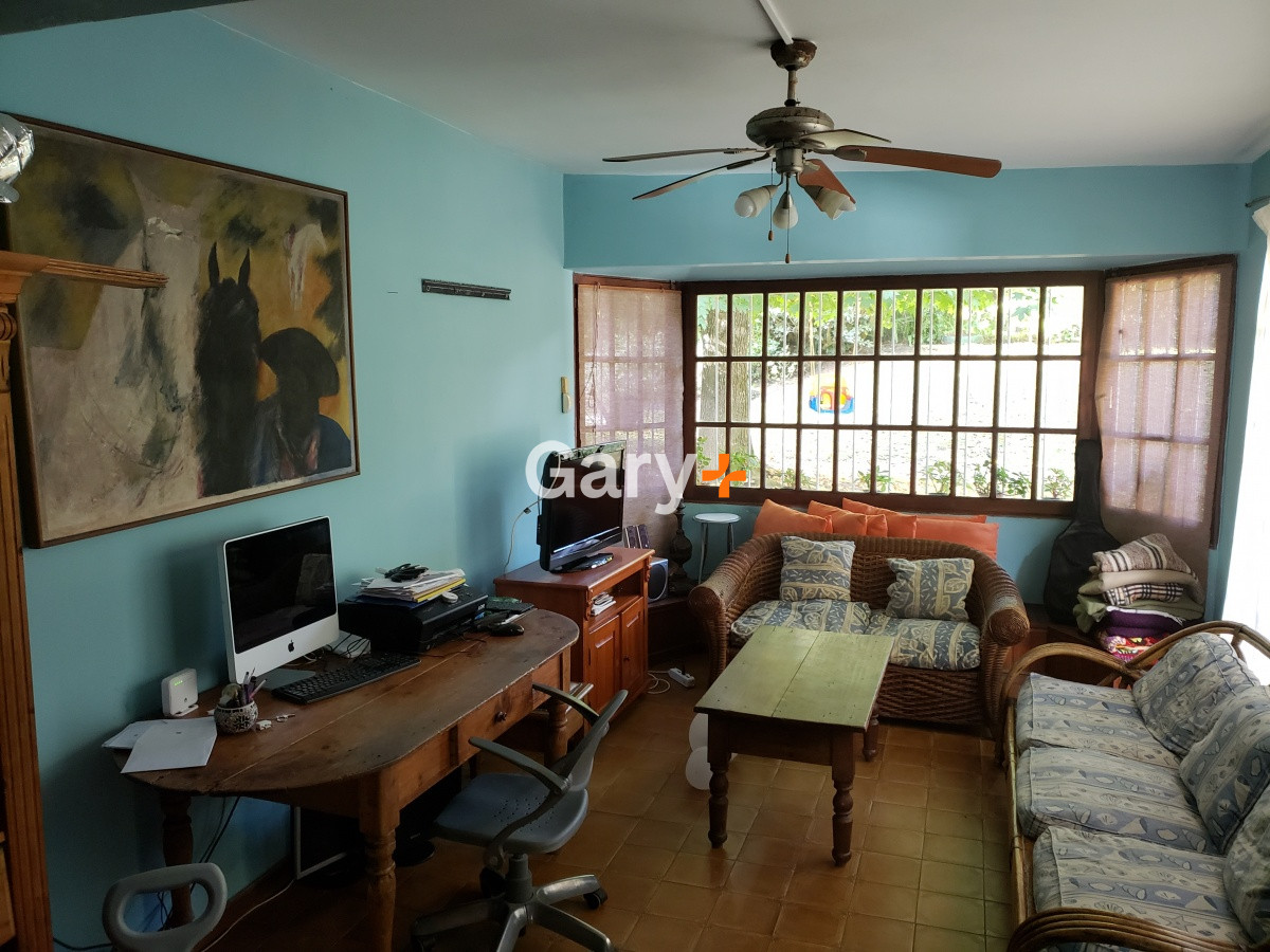 Casa ID.23715 - Casa a la venta , sólida y con muy buen frente cercana al Shopping y colegios