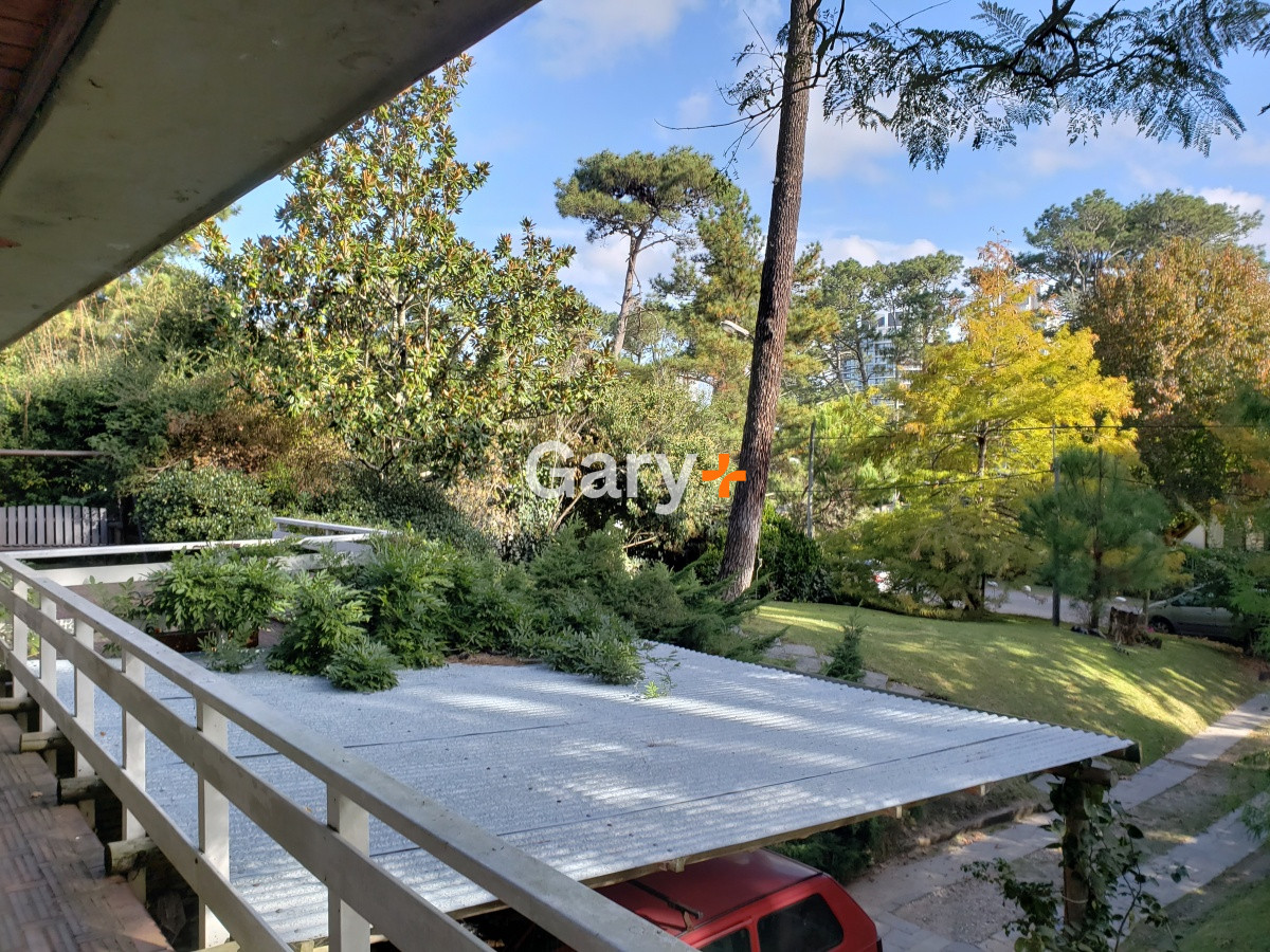 Casa ID.23715 - Casa a la venta , sólida y con muy buen frente cercana al Shopping y colegios