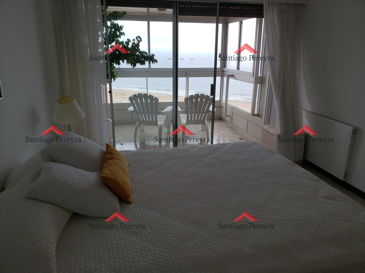 Apartamento ID.5466 - Apartamento en primera línea sobre Playa Mansa.