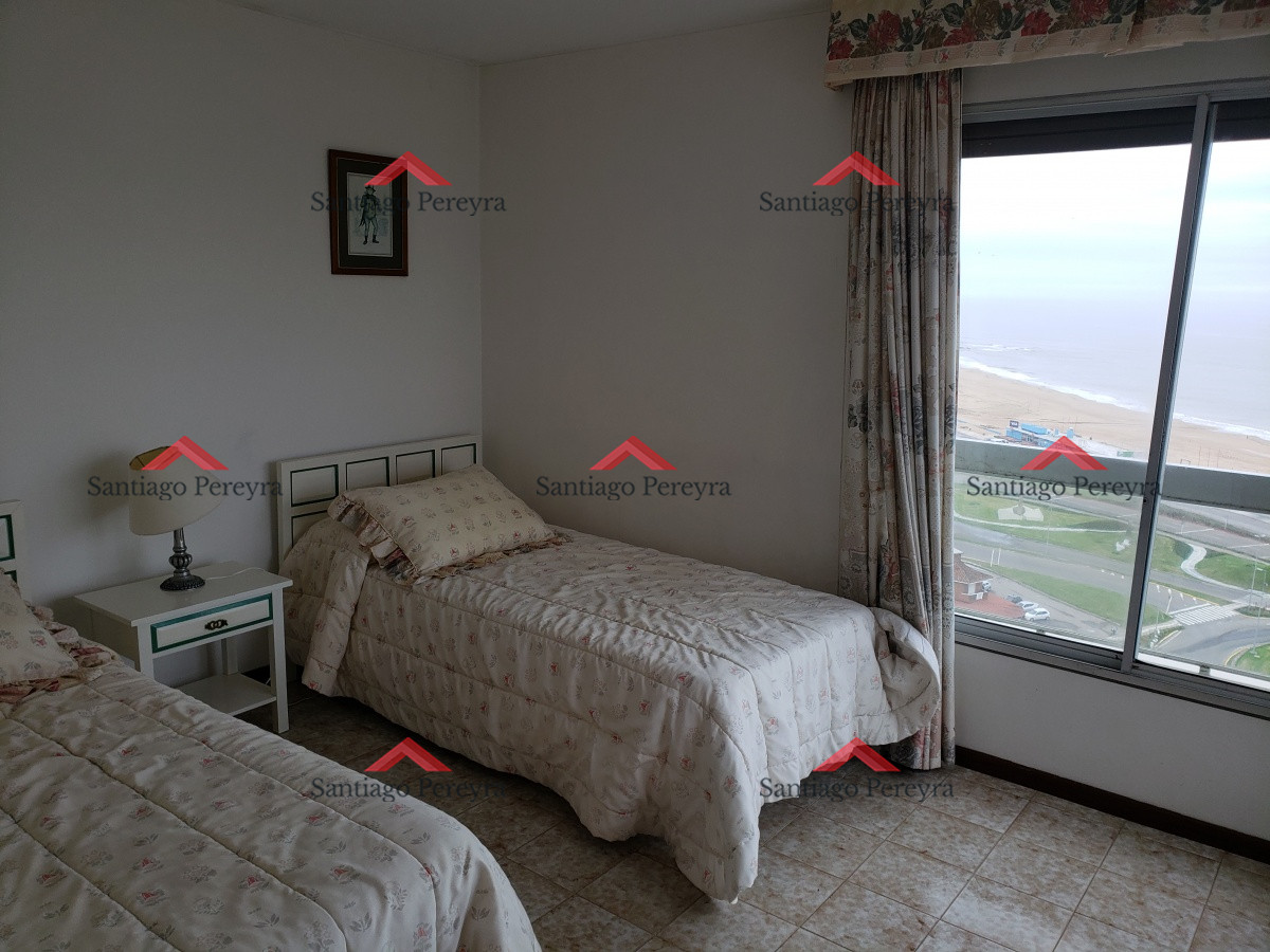 Apartamento ID.5466 - Apartamento en primera línea sobre Playa Mansa.