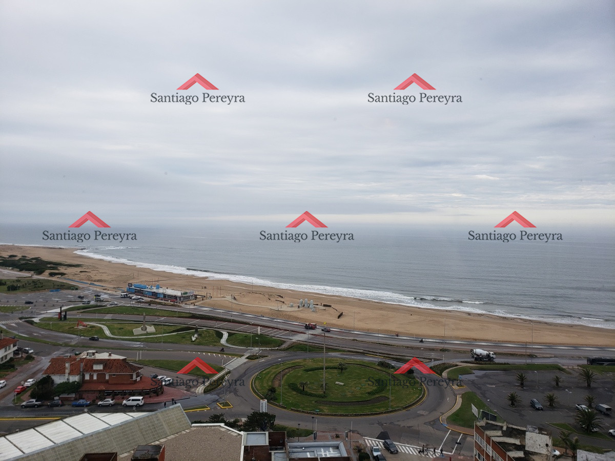Apartamento ID.5466 - Apartamento en primera línea sobre Playa Mansa.