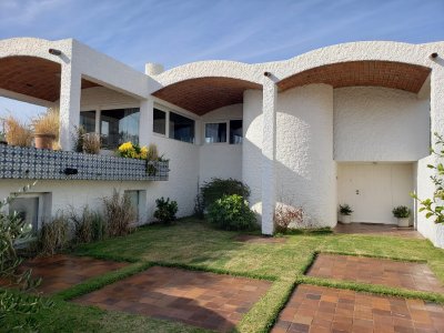 Bajo de precio exclusiva casa en la peninsua de Punta del Estepunta