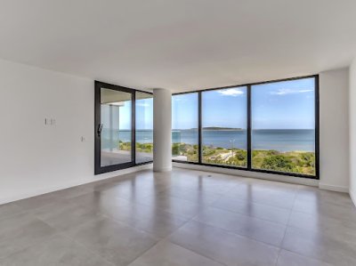 Apartamento frente al mar sobre Playa Mansa 