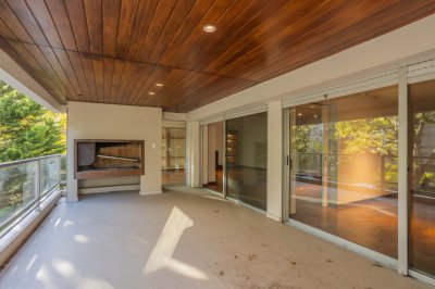 Apartamento de categoría en alquiler en Carrasco Sur 