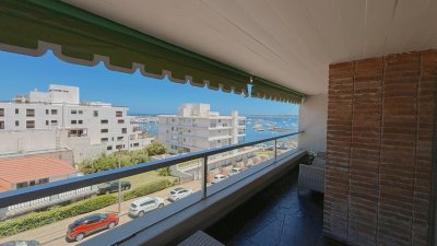 Departamento reciclado en venta a metros del puerto