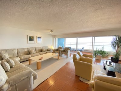 Apartamento a la venta de categoría en excelente edificio