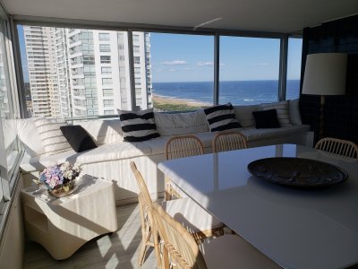 Excelente apartamento en primera linea de la brava con vista al mar!