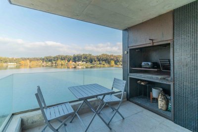 Venta apartamento de 2 dormitorios frente al lago 