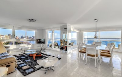 Departamento con excepcional vista a la mansa y a la península
