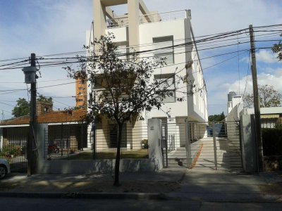 Venta con renta apartamento de 2 dormitorios en Malvin