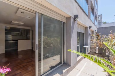 Venta con renta apartamento de 1 dormitorio con jardín en Punta Carretas 