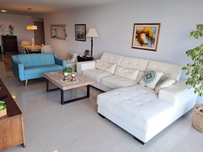 Apartamento en venta de 3 dormitorios 