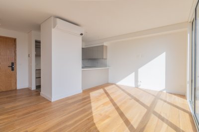 Apartamento de 2 dormitorio sobre rambla, vista lateral