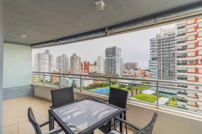 Apartamento  en Edificio de Categoría con todos los servicios.