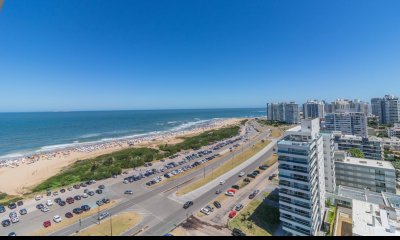 Espectacular apartamento en zona Brava con vista al mar