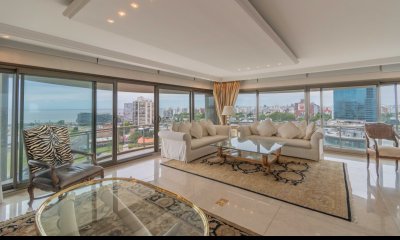 Venta excelente apartamento de 2 dormitorios frente al Puerto de Buceo