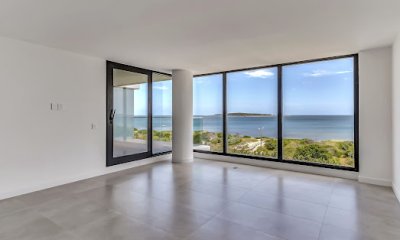 Apartamento frente al mar sobre Playa Mansa