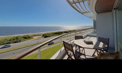 Departamento en primera línea de Playa Mansa