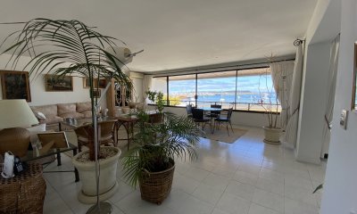 Frente al puerto. Unico con piscina y barbacoa propia