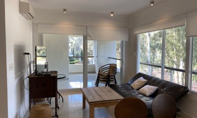Apartamento alejado del ruido urbano, donde prima la tranquilidad, rodeado de naturaleza.