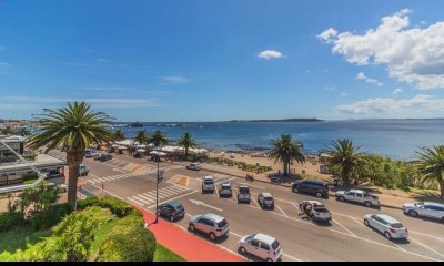 Departamento en venta 1° linea frente al mar