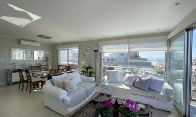 Excelente apartamento a una cuadra de la brava