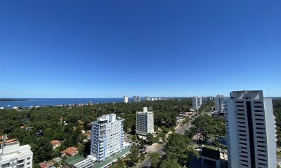 Penthouse en muy buena ubicacion, con vista panoramica a todo Punta del Este.