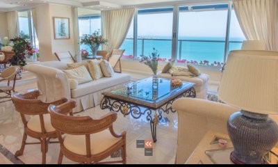 Apartamento de muy buena planta en Playa Mansa, primera línea