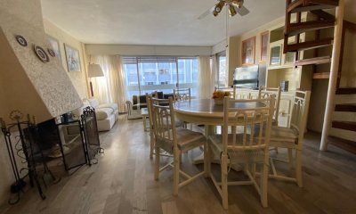Apartamento a la venta de 3 dormitorios a media cuadra de la playa brava con parrillero propio