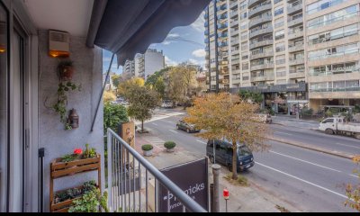 Venta apartamento 2 dormitorios todo al frente en Pocitos