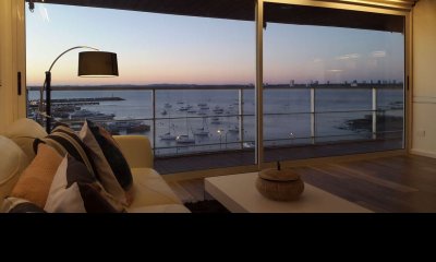 Frente al puerto, apartamento muy grande y amplio,