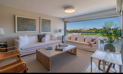 Departamento de 3 dormitorios en venta frente al mar