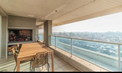 Venta apartamento de 3 dormitorios en Buceo con parrillero propio