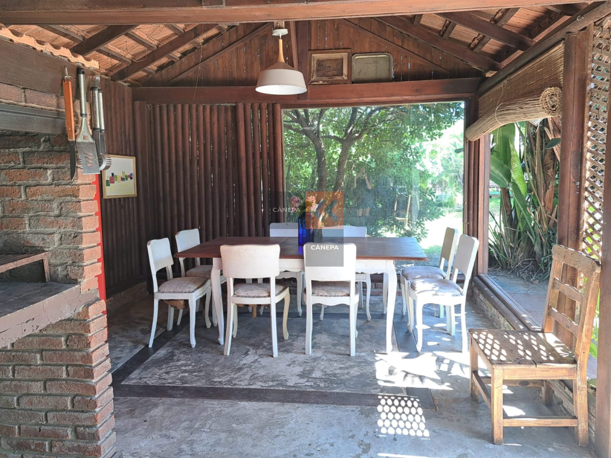 Hermosa casa en la 36 de la mansa