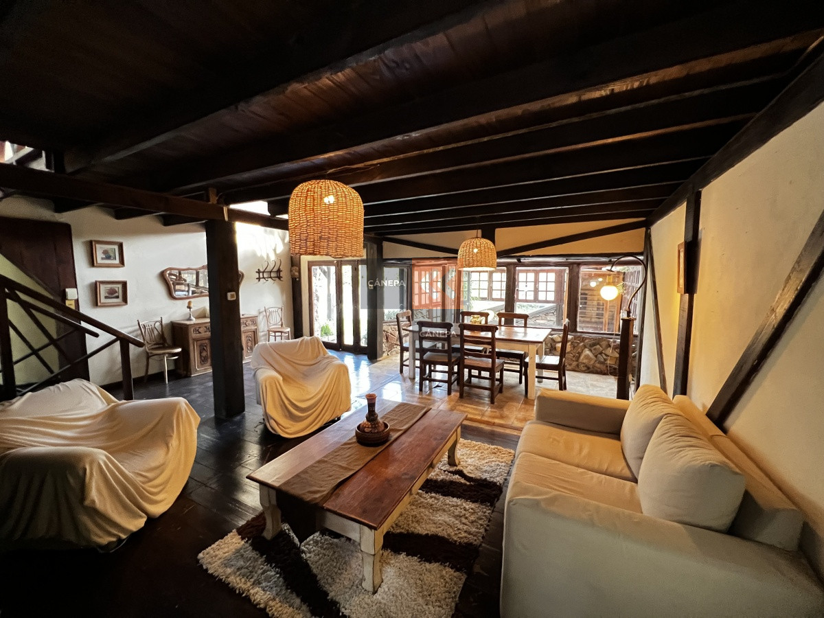 Hermosa casa en la 36 de la mansa