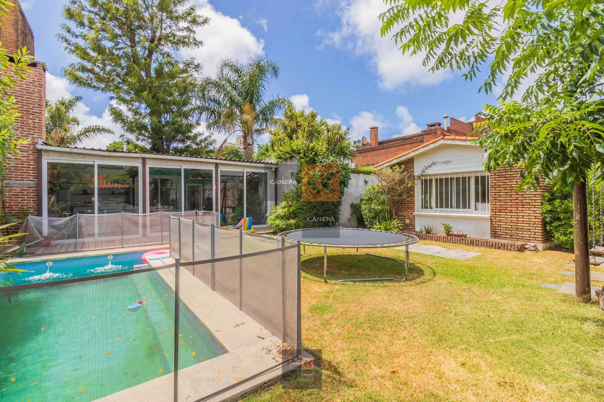 Casa a la venta en Pocitos Nuevo con jardín ! De lo que no hay