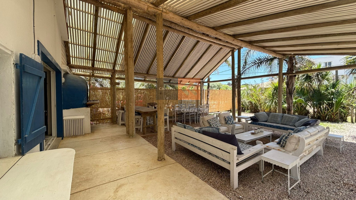 Casa  en venta de dos dormitorios en la pedrera