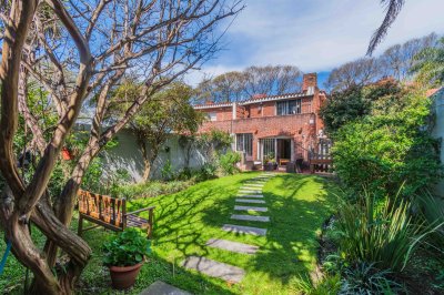 Venta casa en carrasco sur con jardín y barbacoa