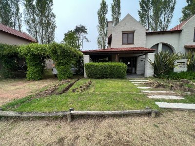 Venta casa de dos dormitorios 