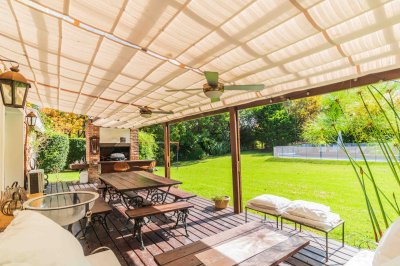 Casa en venta en barrio Carmel de excelente construcción