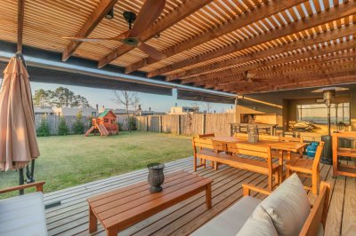 Venta casa de 3 dormitorios en la Tahona con jardín con parrillero