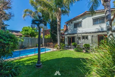 Venta casa de 7 dormitorios en Carrasco con barbacoa y piscina