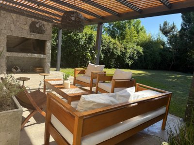Oportunidad Casa de 4 dormitorios en alquiler anual 