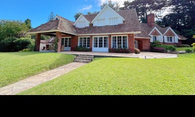 Destacada casa del Arquitecto Arturo J. Dubourg a la venta en El Golf