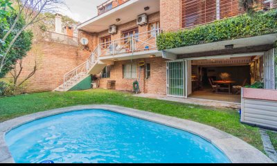 Venta casa de 5 dormitorios en Malvín con jardín con piscina y barbacoa