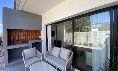 Complejo cerrado de casas en Parque Miramar