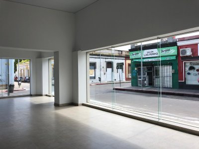Local en Gran esquina en el Centro de Maldonado