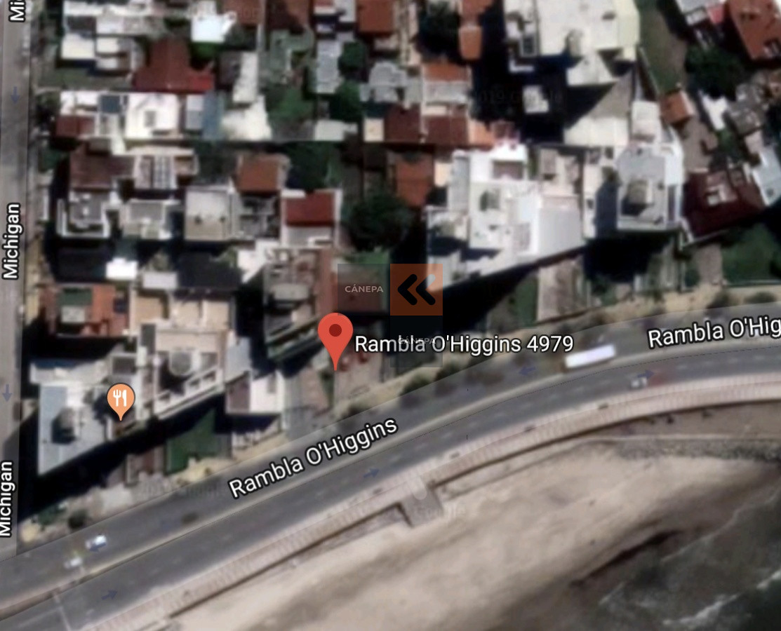 Se vende terreno en Malvín frente al mar