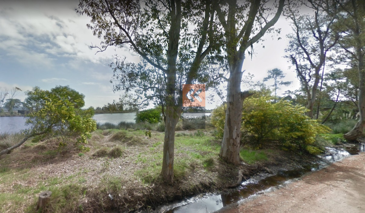 Excepcional terreno en primera línea sobre el arroyo