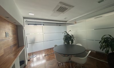 Oficina a la venta en pleno centro de Montevideo !